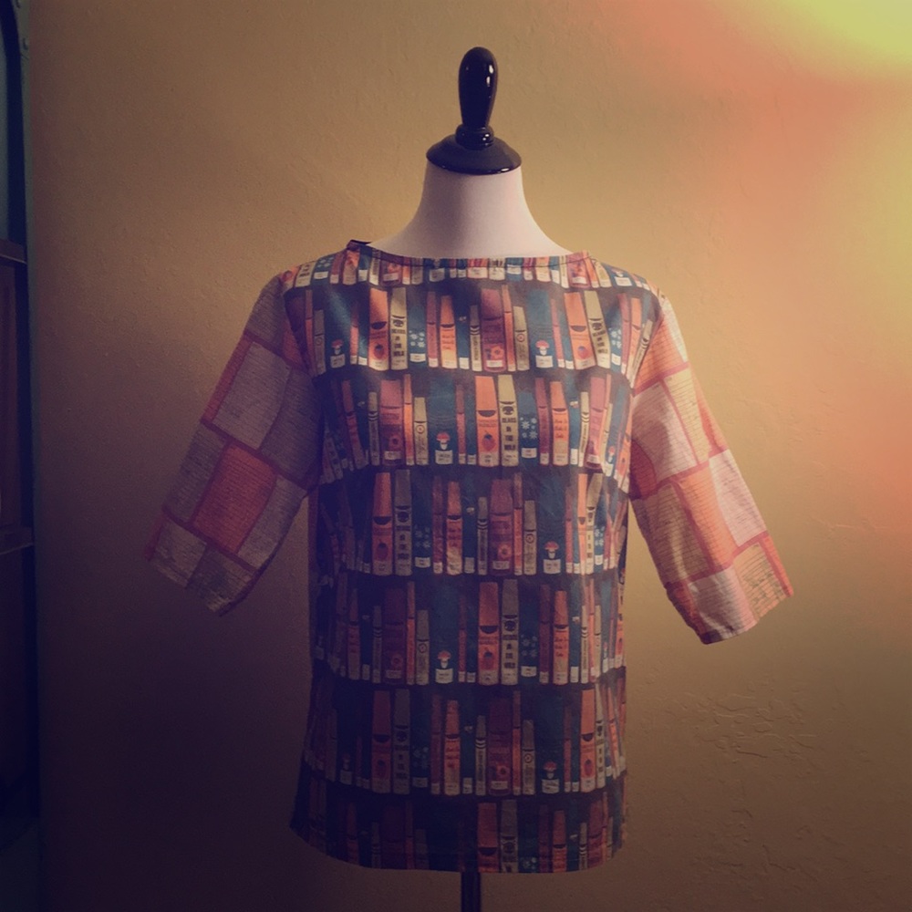 Library bookshelf 3/4 sleeve blouse